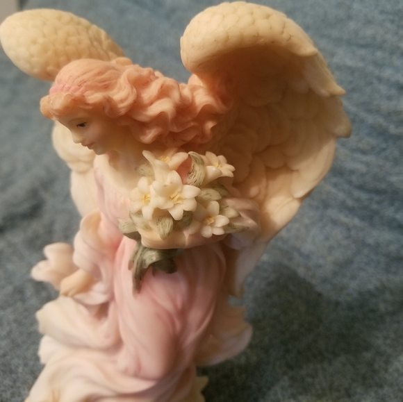 Seraphim Classics Easter Angel - Picture 5 of 9